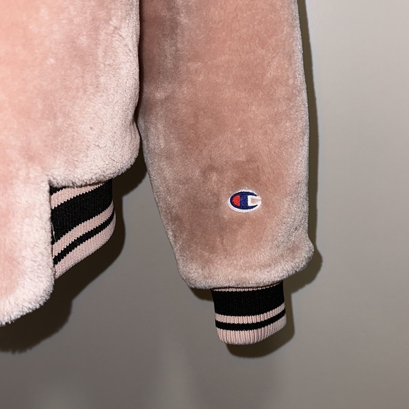 Champion pink Faux Fur bomber jacket in size SMALL, like new!!!! - Picture 6 of 7